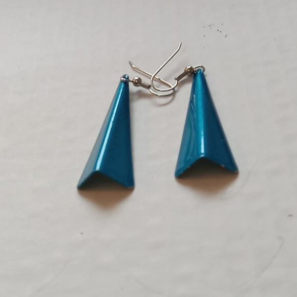 Vintage aqua metal Triangle dangle earrings. - Picture 2 of 4